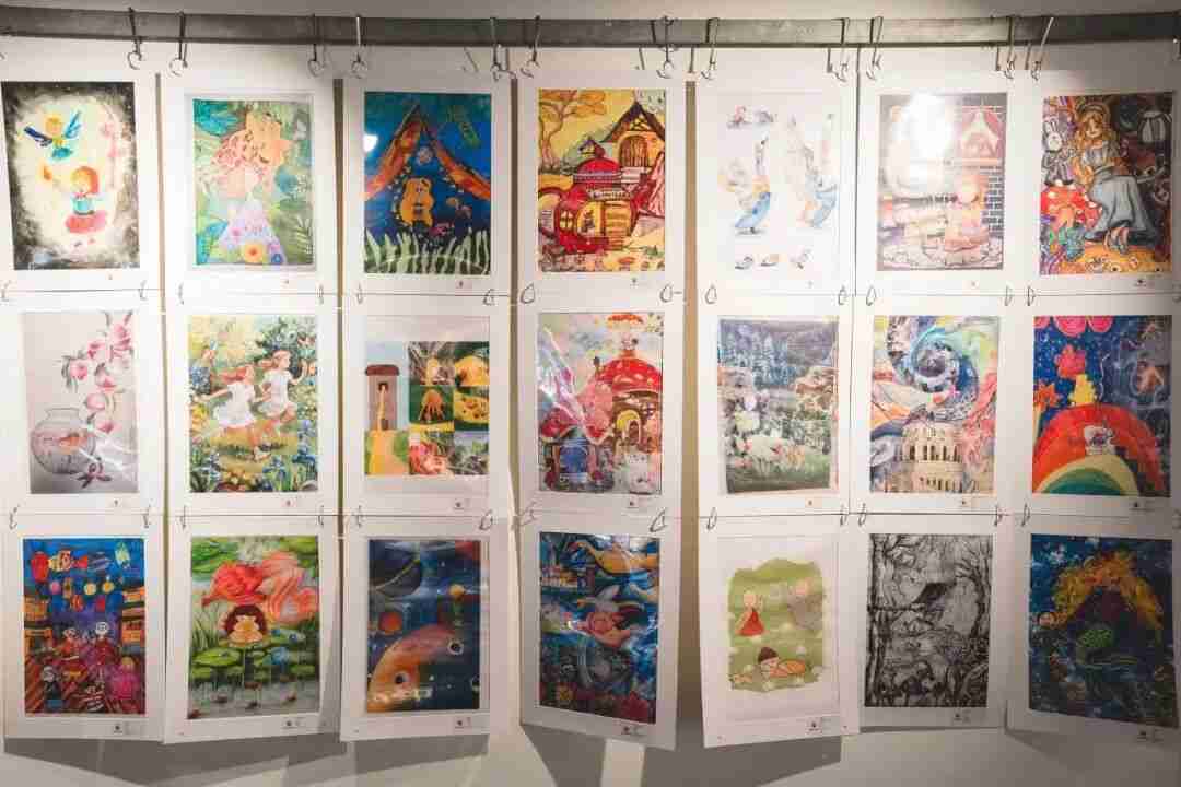 Artwork blending traditional Chinese art forms with Andersen's fairy tale characters