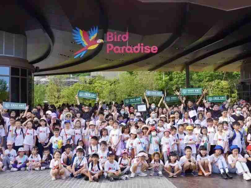 Children sketching outdoors at one of the Singapore landmarks TreeArt scouts for its classes