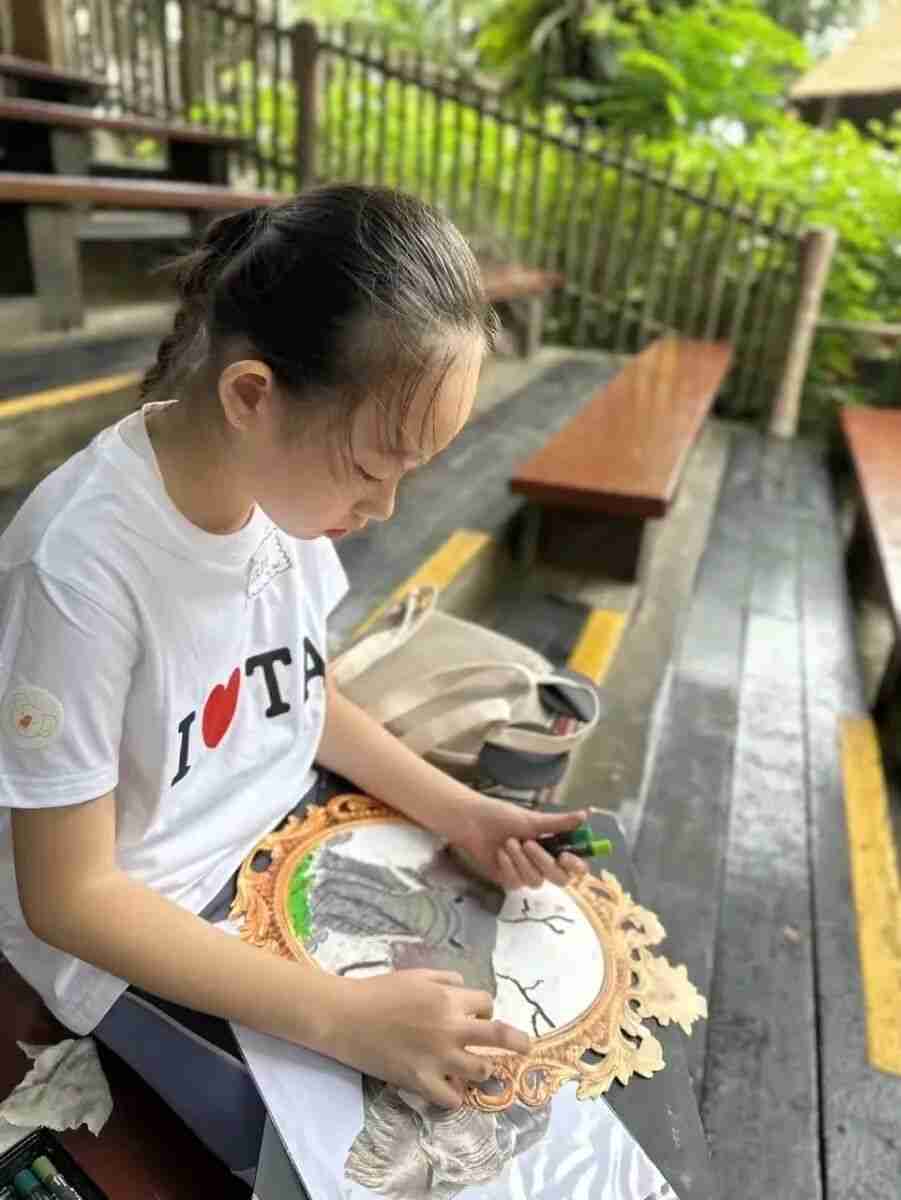 A child absorbed in sketching during an outdoor TreeArt lesson