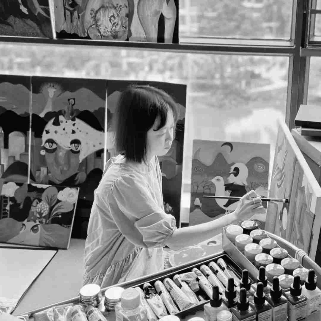 Portrait of exhibiting artist Yuan Xiaobei (袁晓蓓)