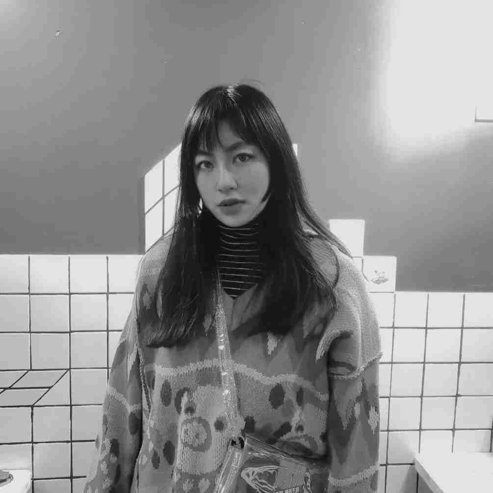 Portrait of exhibiting artist Li Zhenzi (李真子)
