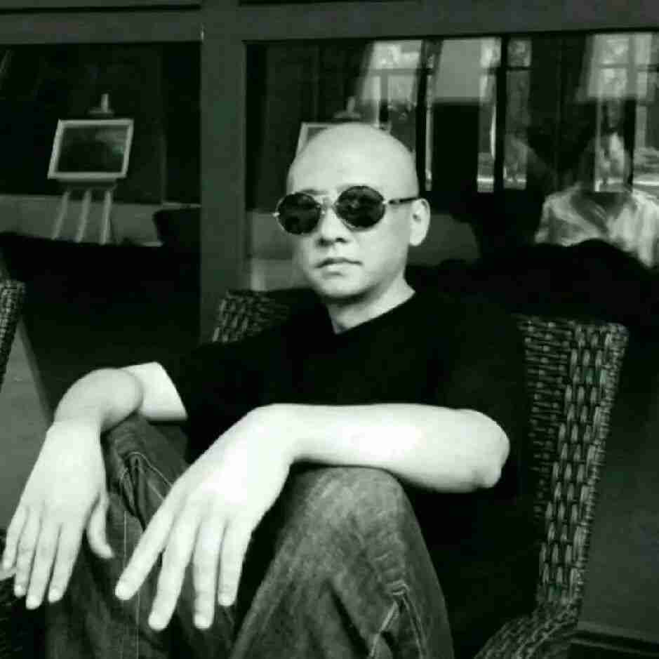 Portrait of exhibiting artist Li Fang (李放)