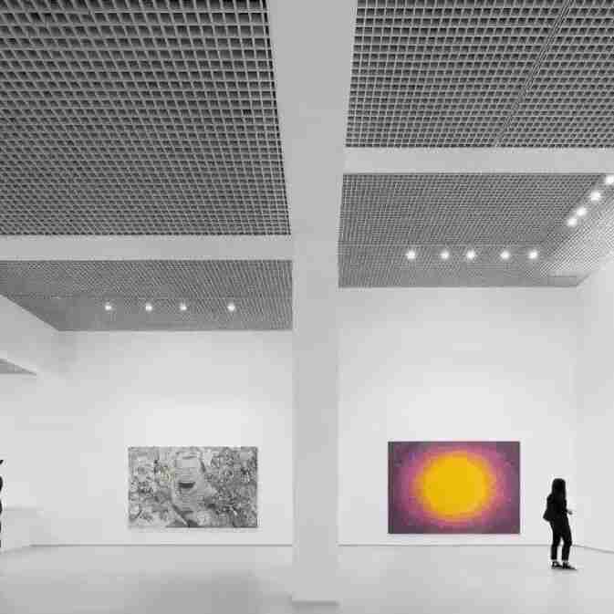 Portrait of exhibiting artist Ren Xintong (任芯彤)