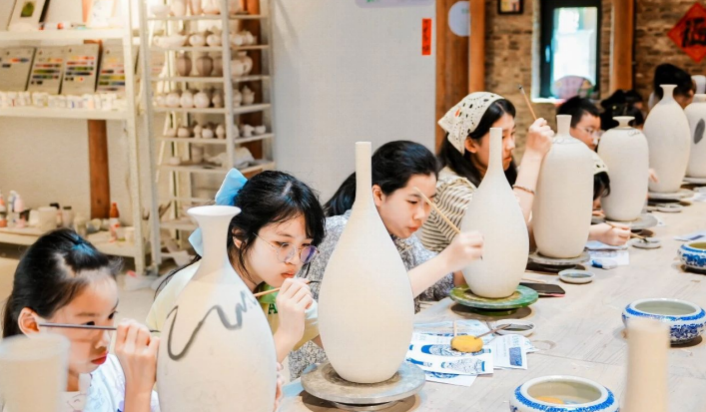Blue-and-white painting course materials with Sumaliqing cobalt pigment