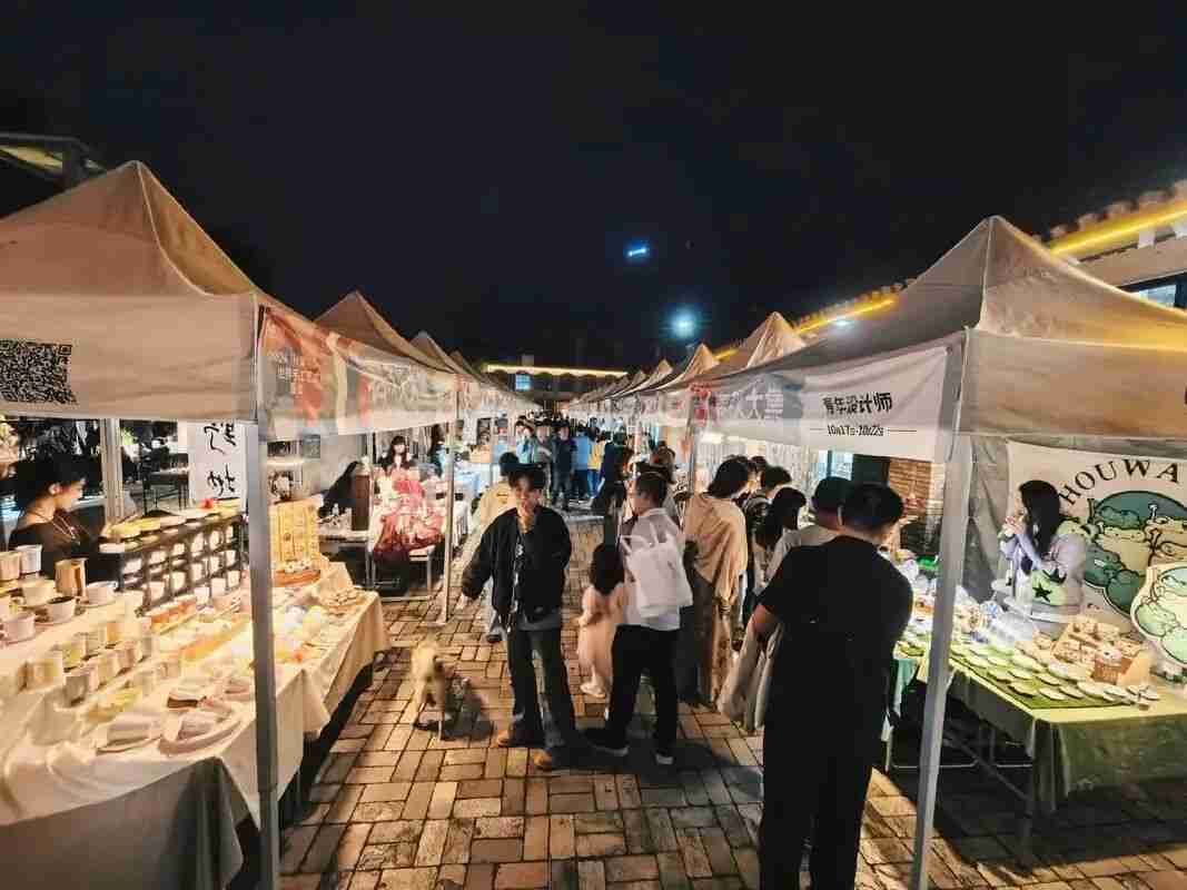 Local market and ceramic exhibition scene in Jingdezhen
