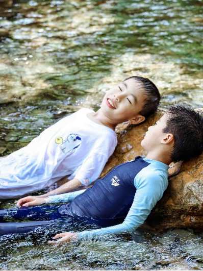 Children taking part in an outdoor water activity at Xiangchunshan Camp