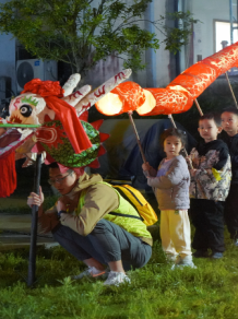 Children crafting a dragon's body from bamboo strips and rice paper
