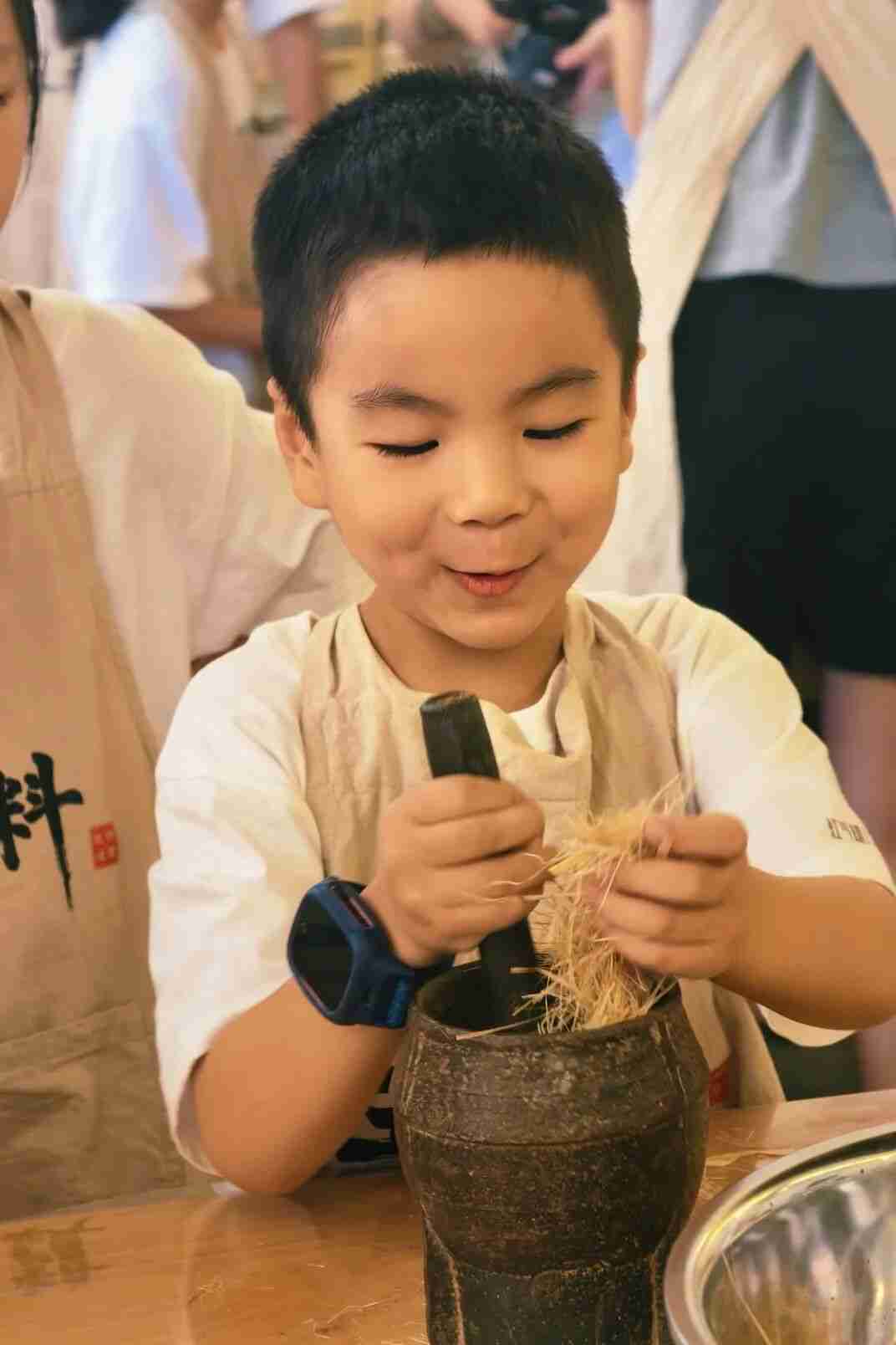 Sifting and soaking soil to prepare the traditional mural ground layer