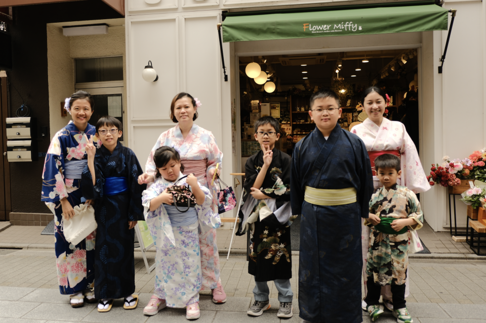 Children in kimonos strolling through the historic streets near Senso-ji